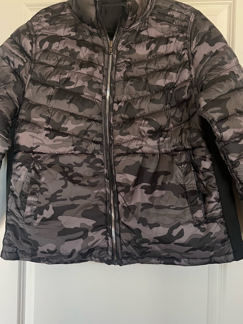 Women's Reversible Camouflage Gray Puffer Jacket with Zip Front